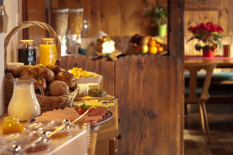 restaurant-MOULINET-min_breakfast-801827